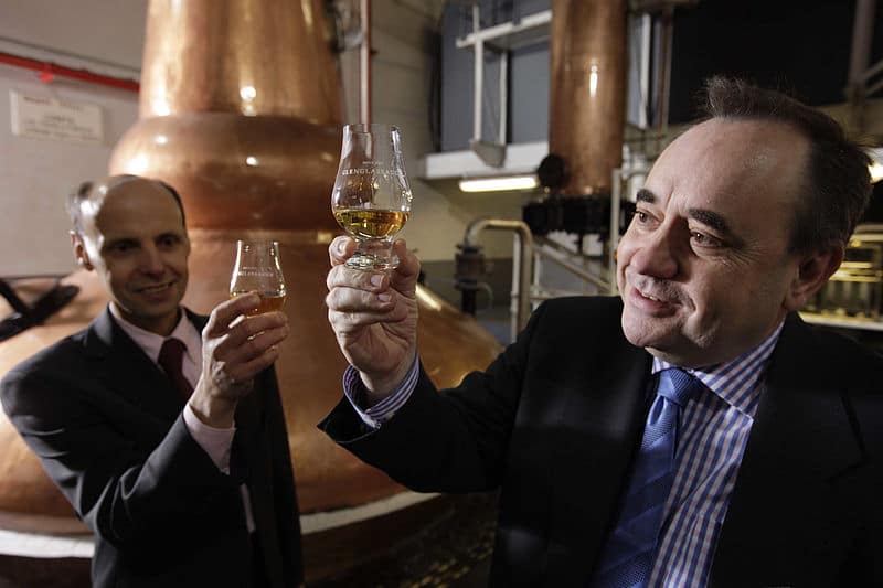 800px-First_Minister_opens_distillery01